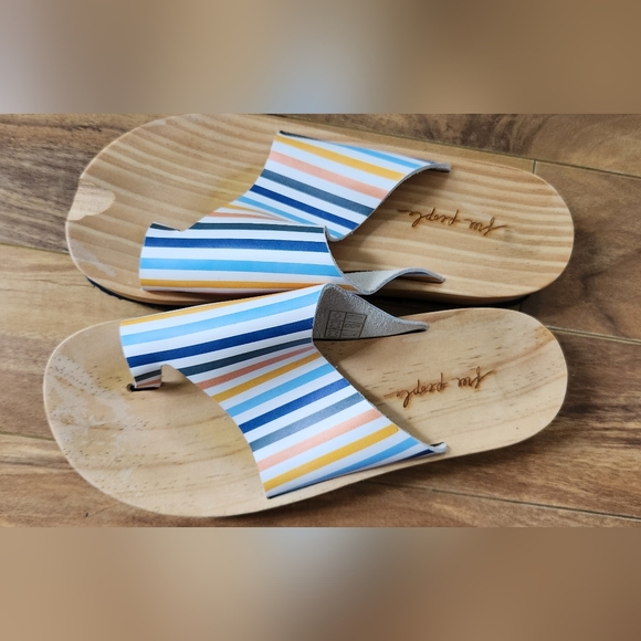 Free People sandals, flip flops - Picture 3 of 4